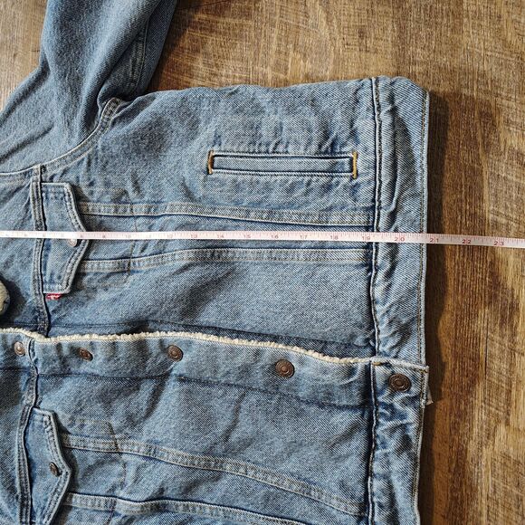 Levi’s Sherpa Lined Denim Trucker Jacket Women’s Large Blue Jean Coat Classic - Picture 4 of 9